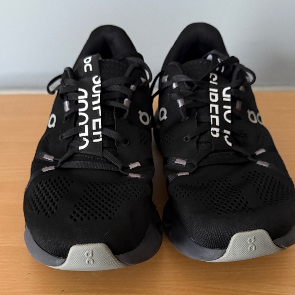 On Clouds Cloudsufer Men's Black and Gray Athletic Shoes
